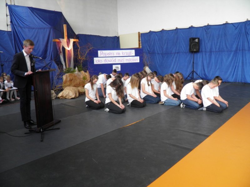 Popatrz na krzyż - misterium wielkanocne